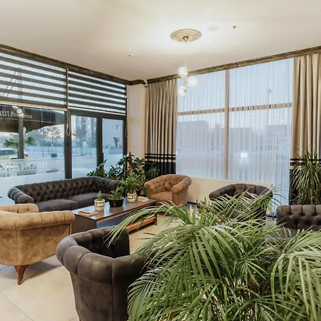 The Rest Port فندق أديرني