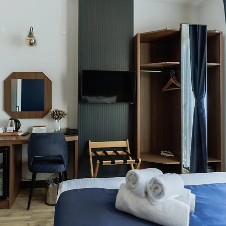 فندق The Rest Port 4*