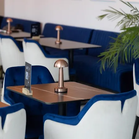 מלון The Rest Port 4*